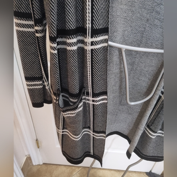 NWOT Long open plaid cardigan - Picture 5 of 10